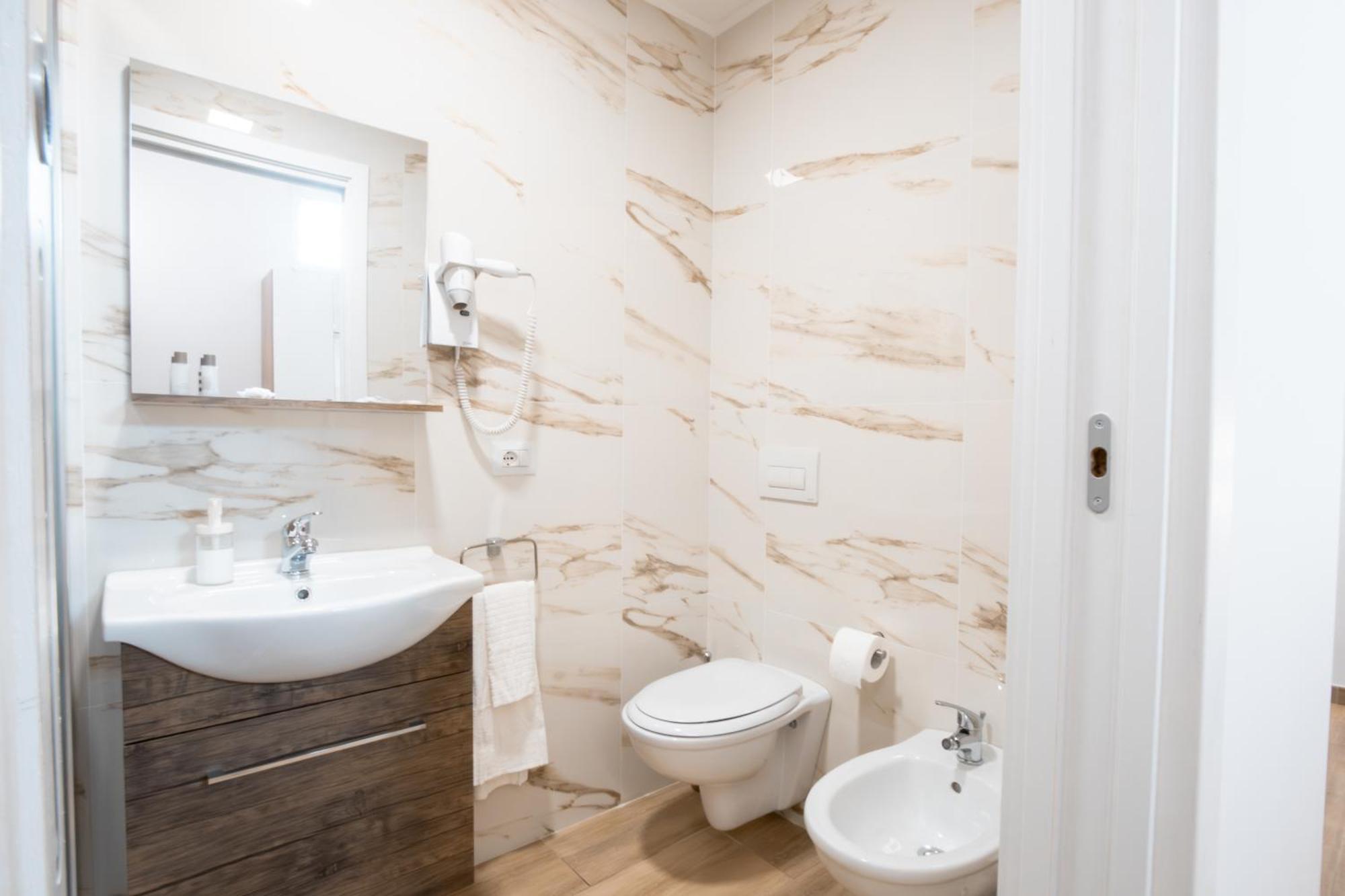La Pigna Hotel Бари Екстериор снимка